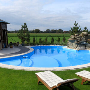 Basen prywatny z wodospadem_Easy-Resize.com