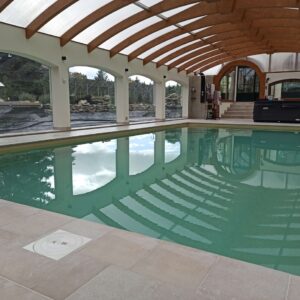 Basen prywatny zabudowa hala_Easy-Resize.com